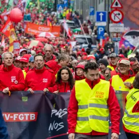 Manifestación contra recortes presupuestarios en Bruselas, Bélgica.
