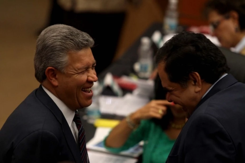 El senador del PRI, David Penchyna, adelantó que la iniciativa de reforma energética que entregará mañana el Ejecutivo federal será discutida en el Senado responsablemente