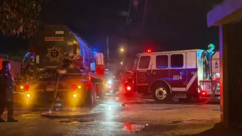 FOTOS_ Fuerte incendio en un terreno baldío genera fuerte movilización, hoy 12 de marzo de 2025