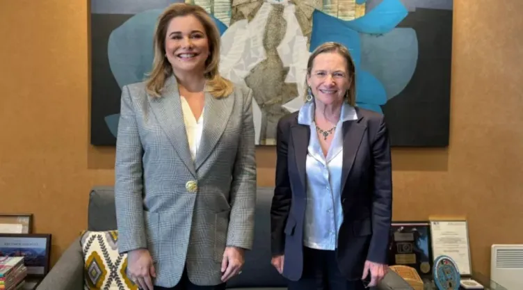 Maru Campos y Embajadora de Francia