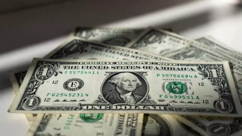 ¿Se fortalece_ así el dólar hoy