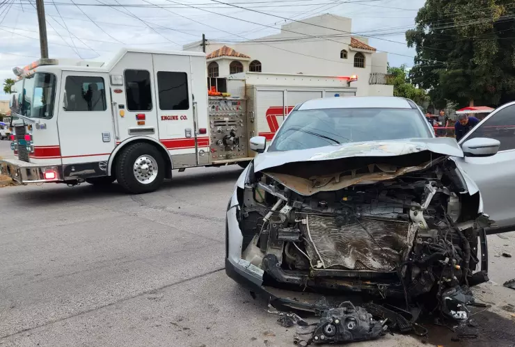 Choca Guardia Nacional con camioneta en Los Mochis