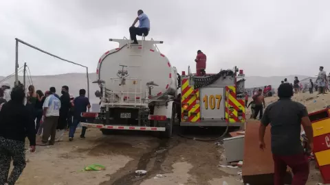 Incendio en asentamiento de Perú