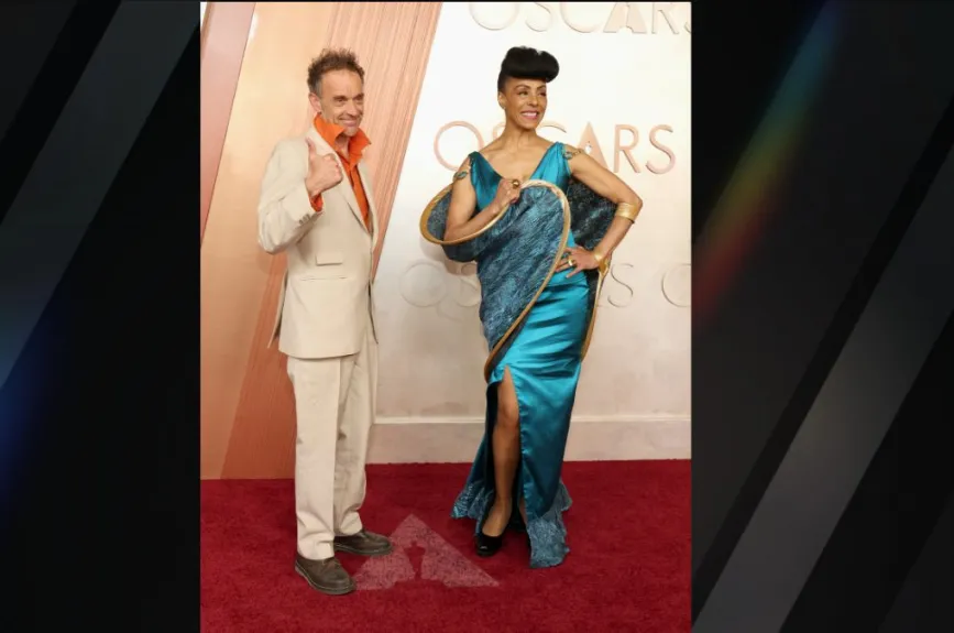 El cineasta Johan Grimonprez y la cantante Swedish fueron los más extravagantes de la noche. | Fotos: Jeff Kravitz/FilmMagic