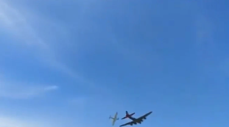 Aviones chocan en exhibición aérea en Dallas