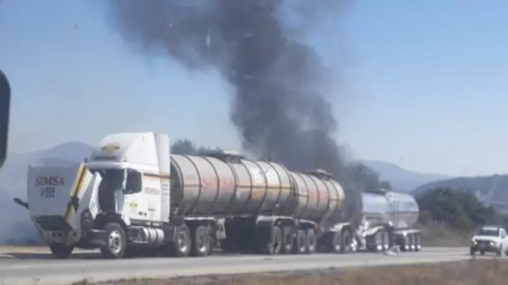 Accidente e incendio se desata en el Arco Norte HOY 7 de enero de 2026 por el choque de una pipa