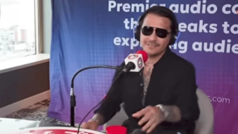 ¿Christian Nodal le coqueteó a una mujer Esta fue la bochornosa entrevista.png