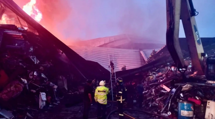 Incendio-en-bodega-de-chatarra-en-Atizapán-de-Zaragoza-Edomex.jpg