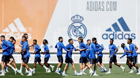 Real Madrid realiza último entrenamiento antes de viajar a París.jpg