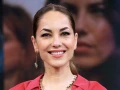 Bárbara Mori, quien en aquel entonces era pareja sentimental de Sergio Mayer, quedó embarazada a mitad de la trama, por lo que el escritor tuvo que ajustar la historia y se agregó una escena de abuso sexual para justificar su aspecto físico.