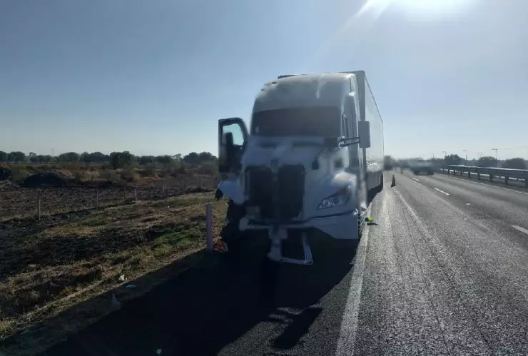 trailer embiste a peregrinos en la Celaya-Queretaro