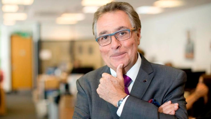 ALEJANRO MADRIGAL.jpg