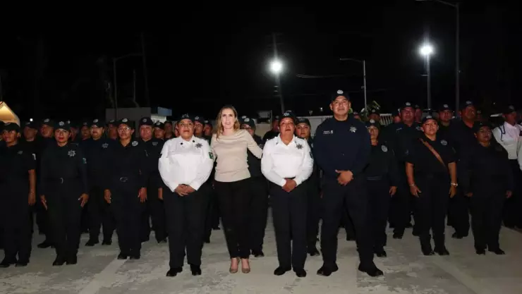 Atenea Gómez Ricalde encabeza el cambio de mando de las Fuerzas Municipales de Isla Mujeres.jpg