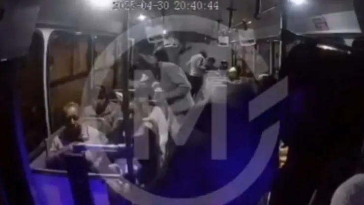 Cuatro encapuchados armados asaltaron un transporte público en Puebla