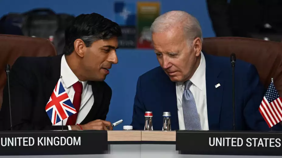 El premier británico Rishi Sunak y el presidente de EU Joe Biden, en una reunión de la OTAN.