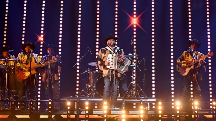 Intocable contra sus fans concierto