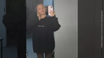 Ariana foto en espejo.jpg