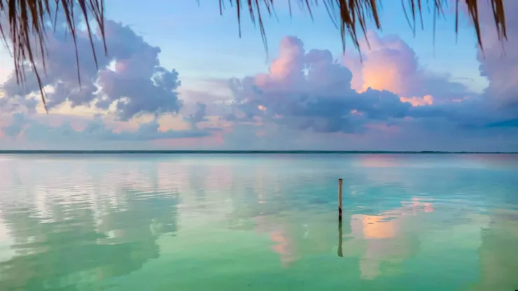 Laguna de Bacalar, una de las atracciones más hermosas de Quintana Roo.