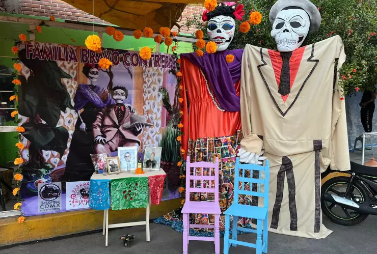 Catrinas gigantes emergen de las calles en Tláhuac