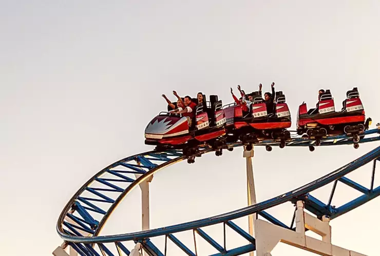 Montaña rusa descarrila