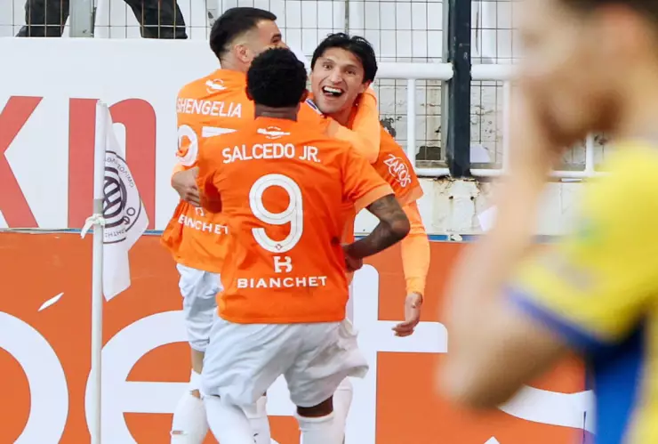 Jordan Silva celebra el gol del OFI Creta