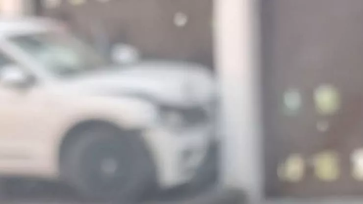 ¡Última hora! Camioneta de lujo SE ESTRELLA contra una casa, en Morelia, Michoacán! ¿Cuántos heridos hay Esto sabemos.jpg