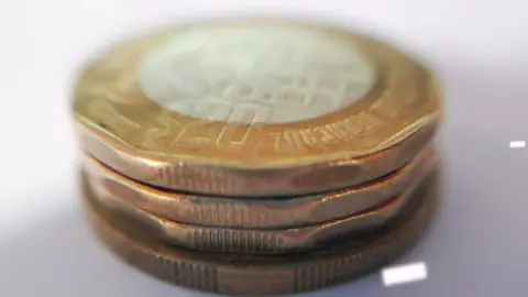 Moneda de 20 pesos de la fundación lunar se vende hasta en 300 mil