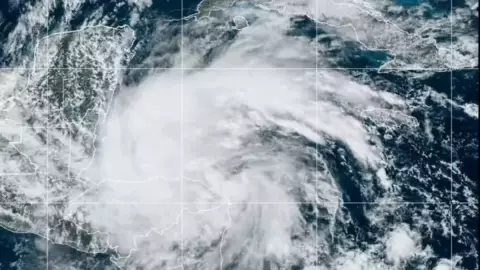 Tormenta Tropical Sara dejará AFECTACIONES en la Península de Yucatán este fin de semana, de acuerdo al Centro Nacional de Huracanes