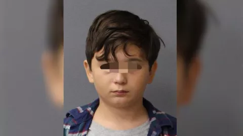 Niño de 11 años planeaba un tiroteo en su escuela fue arrestado en EUA: Tenía arsenal de rifles, pistolas y cuchillos