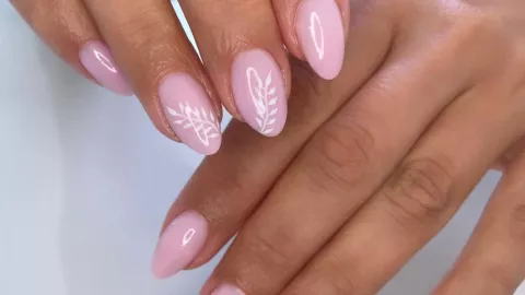 uñas para dama de honor abril 2026