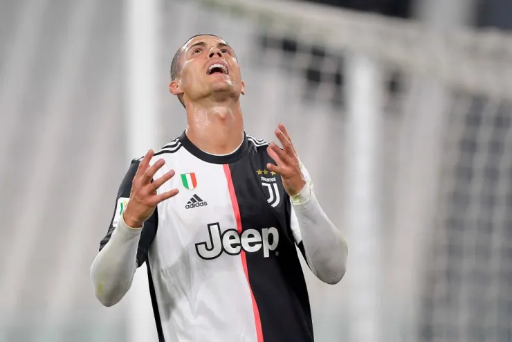 ¡Cristiano Ronaldo falló un penal ante el AC Milán!
