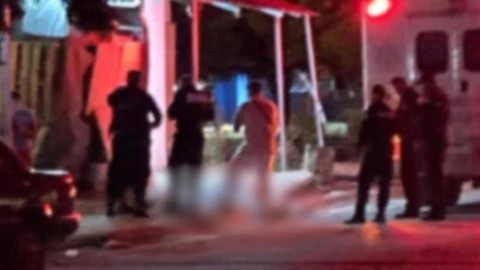 Mujer PIERDE LA VIDA mientras esperaba su camión en Kanasín; su hijo buscó ayuda en vano