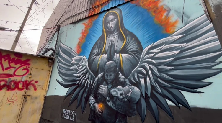 Mural de la abuelita Alicia que murió por salvar a su nieta de la explosión.