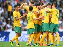 Jugadores de Australia celebran un gol