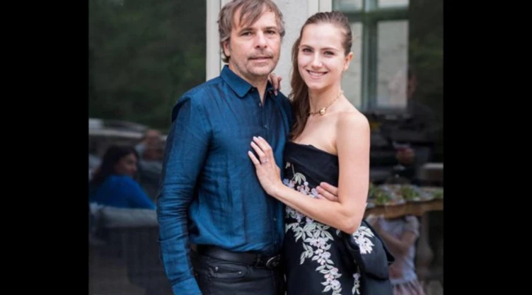 Rodney, de 55 años, y Ekaterina, de 32, fueron multados y acusados en Whitehorse, Yucón, Canadá, por falsear información para recibir la vacuna contra la Covid-19.