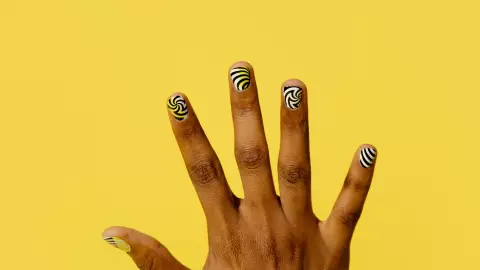 Uñas con diseño de animal print.jpg