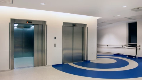 Mujer atrapada en elevador residencial Victoria en Zapopan