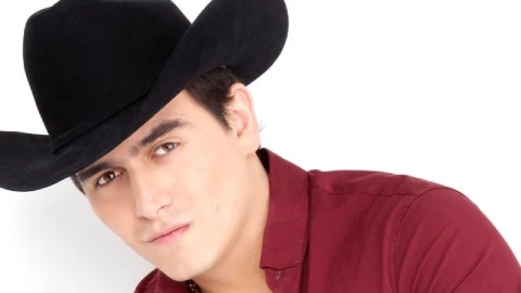 La noche del 9 de abril murió el cantante Julian Figueroa, hijo de Maribel Guardia y Joan Sebastian, a los 28 años.