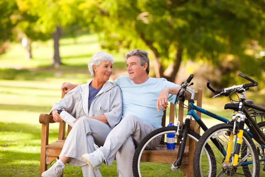 Adultos mayores en parque shutterstock.jpg