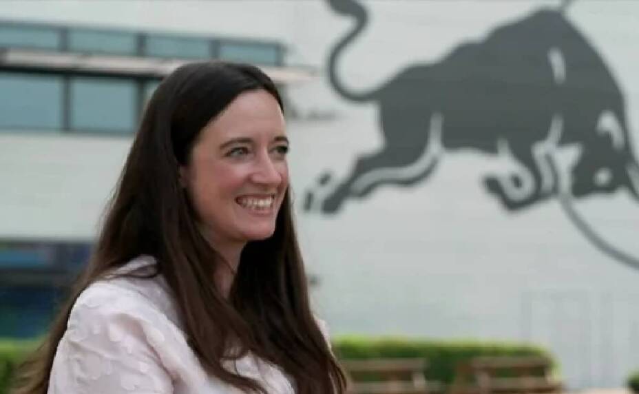 Hanna Schmitz, la mujer detrás de los éxitos de Checo y Max
