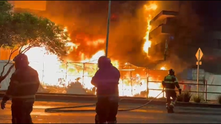 Incendio se registra en zona de la Merced y Mercado de Sonora.