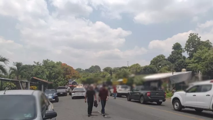 Alertan por cierre de la carretera Teziutlán-Nautla hoy; personas realizan bloqueo: Rutas alternas