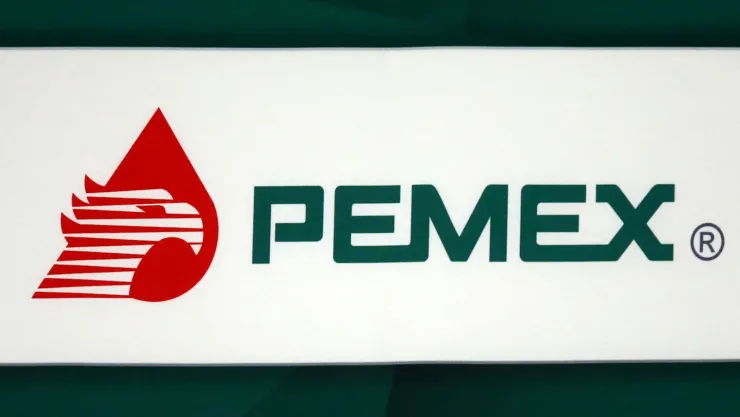 El logotipo de Pemex se muestra durante el 80 aniversario de la expropiación de la industria petrolera de México en Ciudad de México, 16 de marzo de 2018. Imagen, Reuters