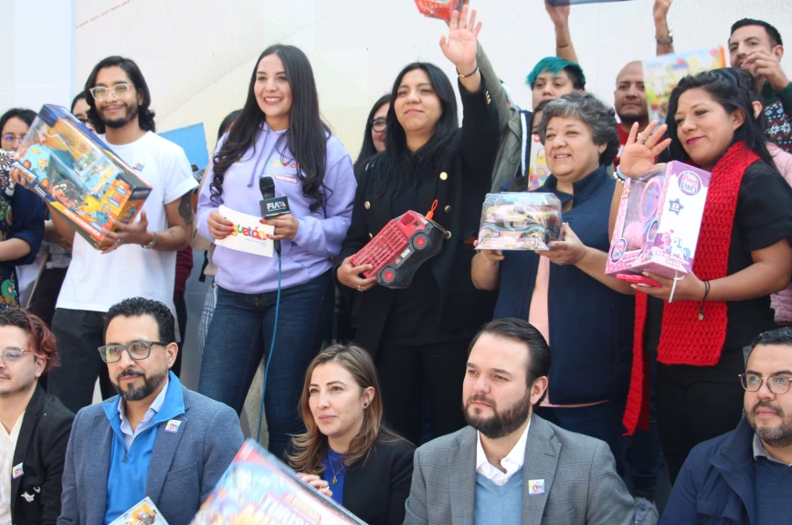 Nuestra señal oficial, ADN 40 no se quiso quedar atrás con su donativo