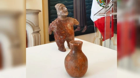 piezas prehispánicas Francia México.jpg