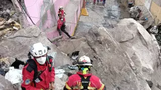 Se han establecido dos albergues para que puedan asistir las familias afectadas.