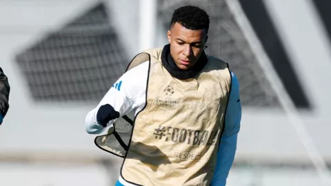 Kylian Mbappé durante un entrenamiento con Real Madrid