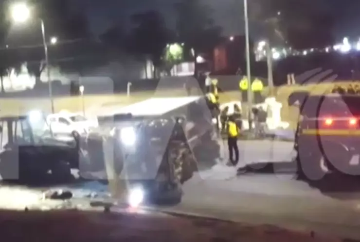 Camión vuelca en la Central de Abasto y frustran invasión de predio en Iztacalco, CDMX