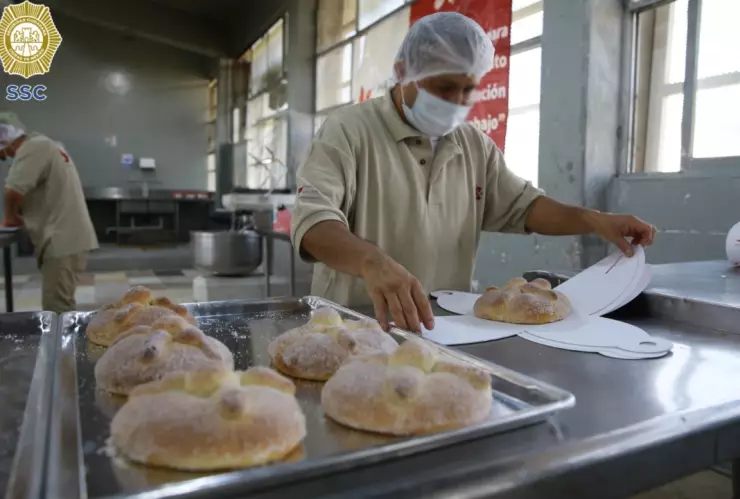 Reclusorios de CDMX arrancan venta de pan de muerto