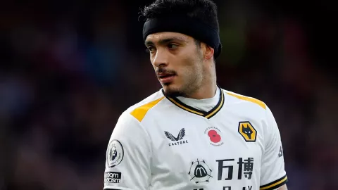 Raúl Jiménez con los Wolves